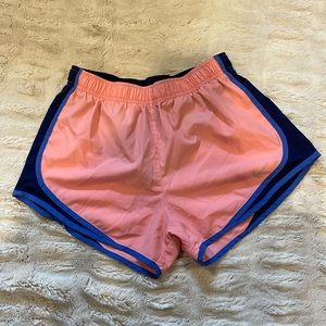 Women’s Nike tempo short size medium